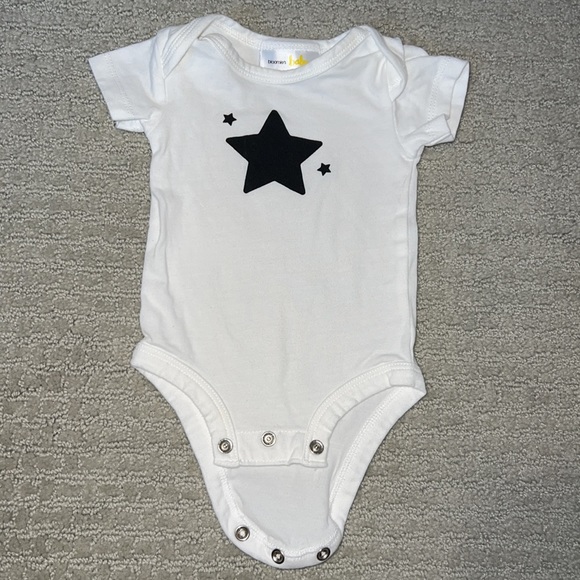Bloomie’s Baby Bodysuits, 3 Pack, size newborn. - Picture 5 of 8